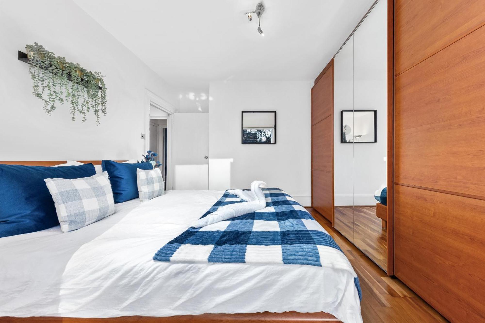 Balcony Blue Theme 1 Bedroom Central London Luxury Flat Near Hyde Park! Accommodates Up To 6! Double Sofa Bed And Next To Station! Zewnętrze zdjęcie