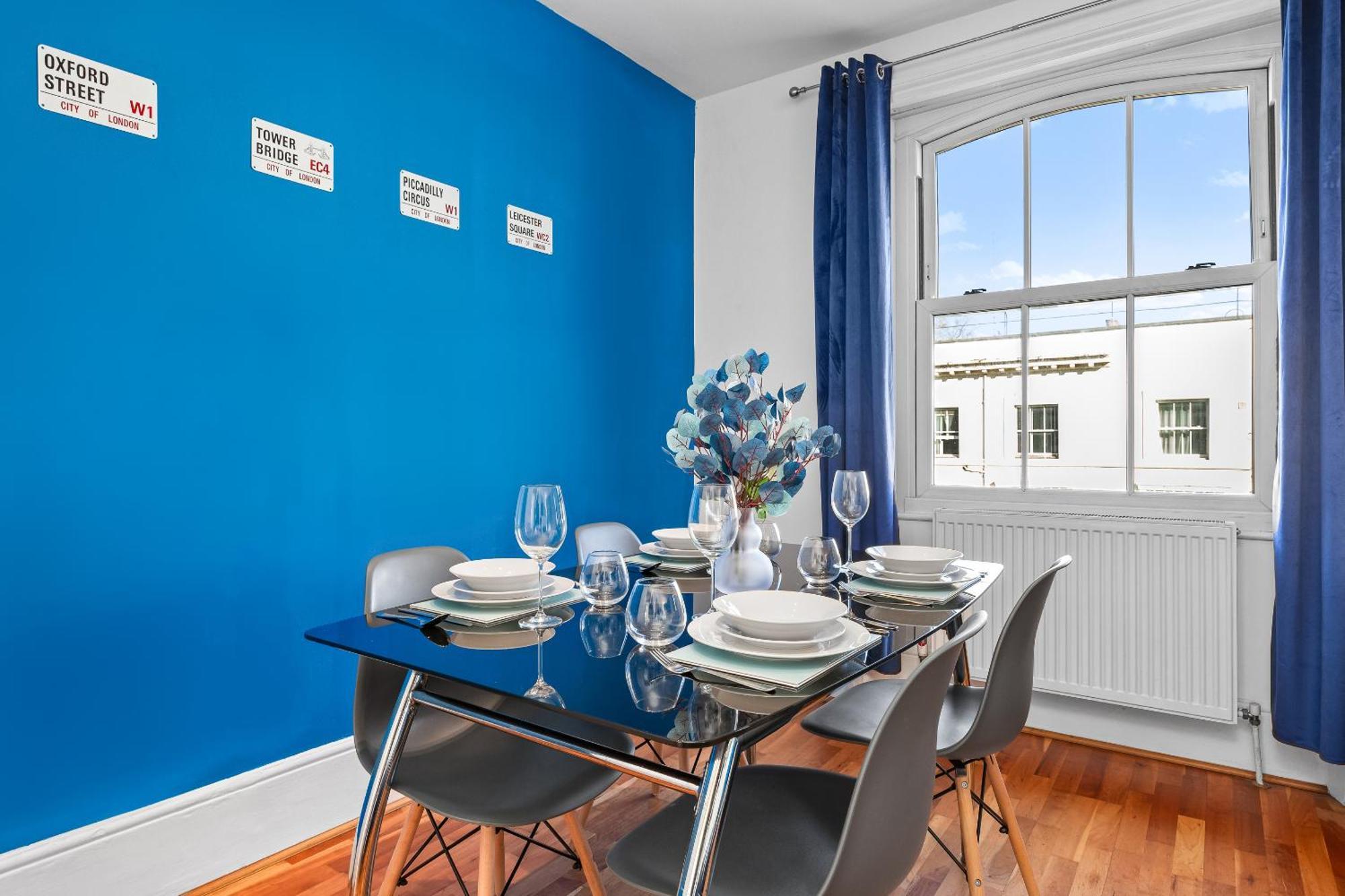 Balcony Blue Theme 1 Bedroom Central London Luxury Flat Near Hyde Park! Accommodates Up To 6! Double Sofa Bed And Next To Station! Zewnętrze zdjęcie
