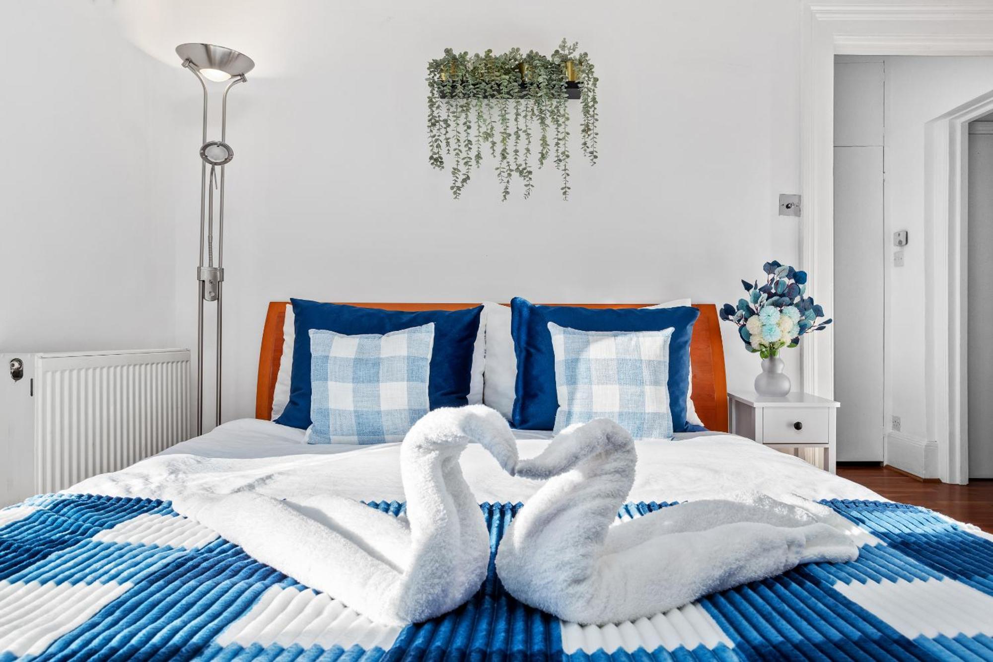 Balcony Blue Theme 1 Bedroom Central London Luxury Flat Near Hyde Park! Accommodates Up To 6! Double Sofa Bed And Next To Station! Zewnętrze zdjęcie