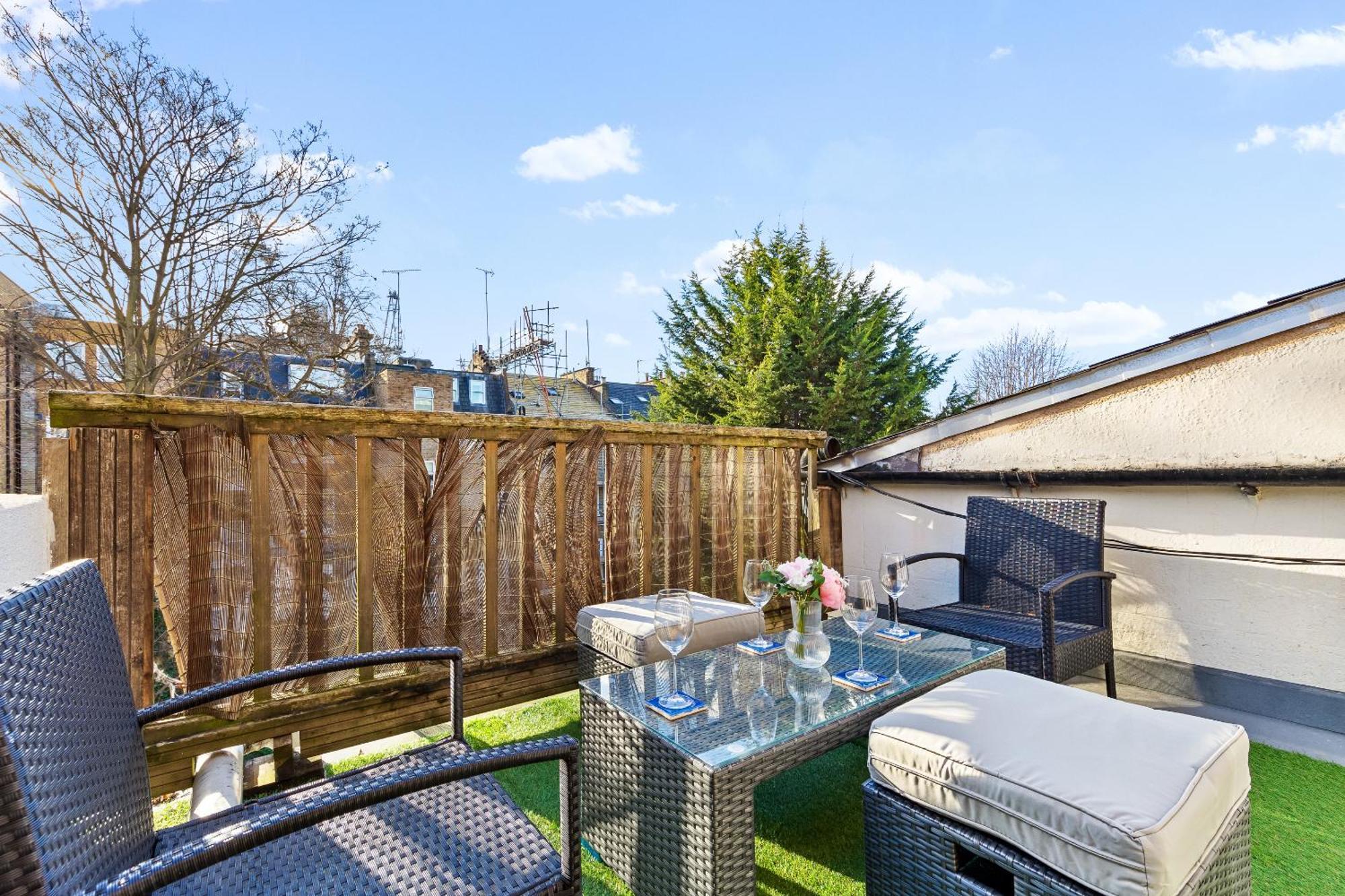 Balcony Blue Theme 1 Bedroom Central London Luxury Flat Near Hyde Park! Accommodates Up To 6! Double Sofa Bed And Next To Station! Zewnętrze zdjęcie