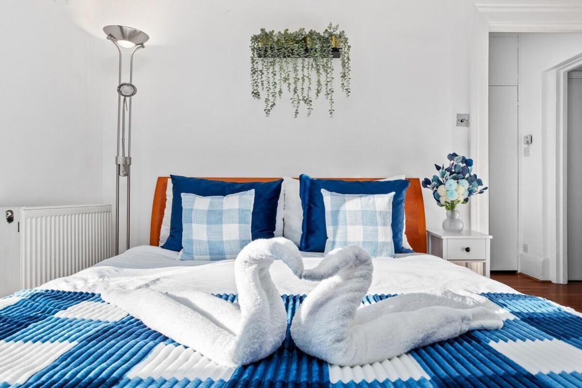 Balcony Blue Theme 1 Bedroom Central London Luxury Flat Near Hyde Park! Accommodates Up To 6! Double Sofa Bed And Next To Station! Zewnętrze zdjęcie